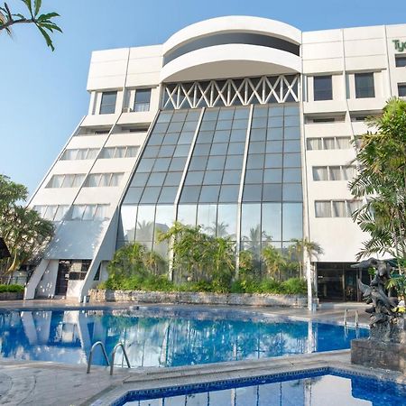 Lux Tychi Hotel Malang Exterior photo