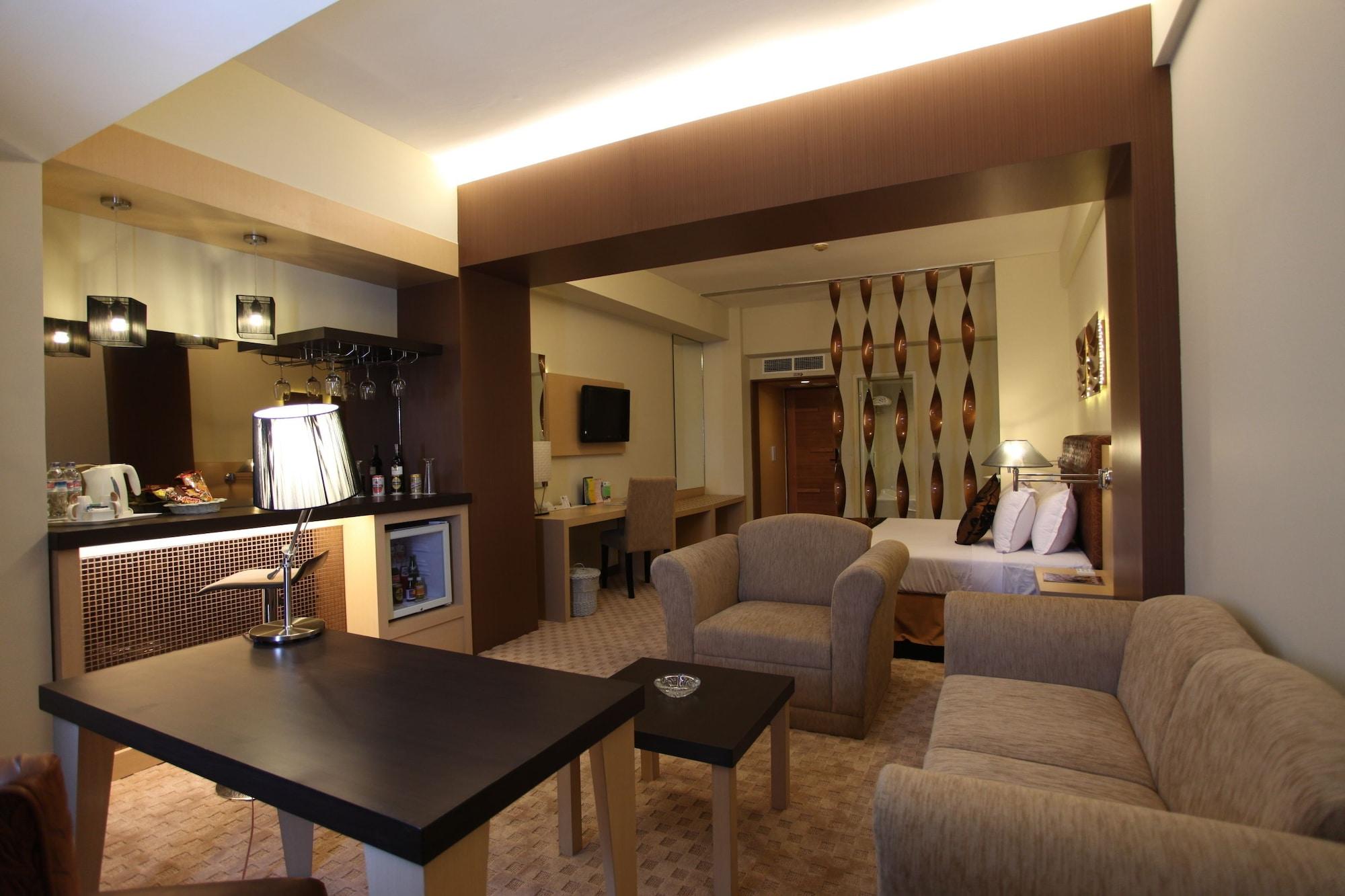Lux Tychi Hotel Malang Exterior photo