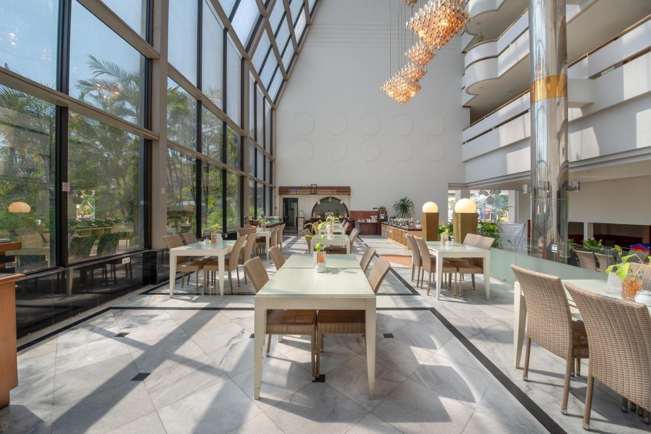 Lux Tychi Hotel Malang Exterior photo