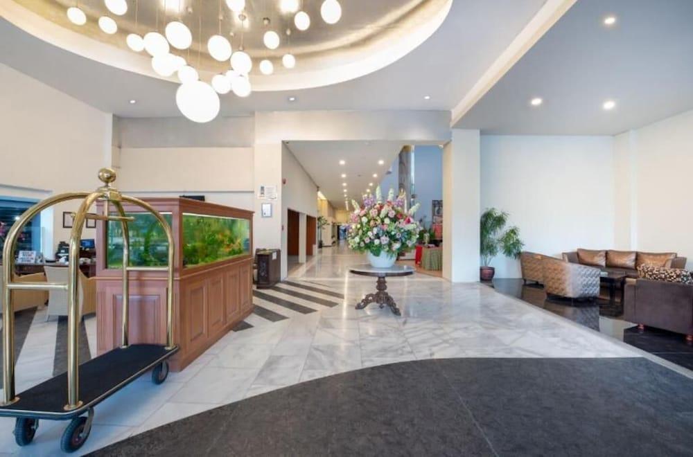 Lux Tychi Hotel Malang Exterior photo