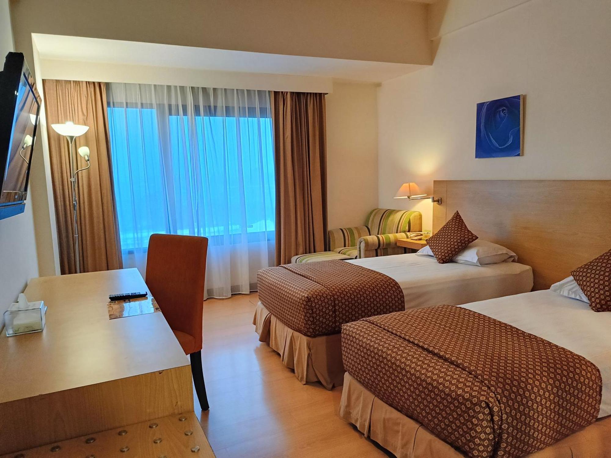 Lux Tychi Hotel Malang Exterior photo