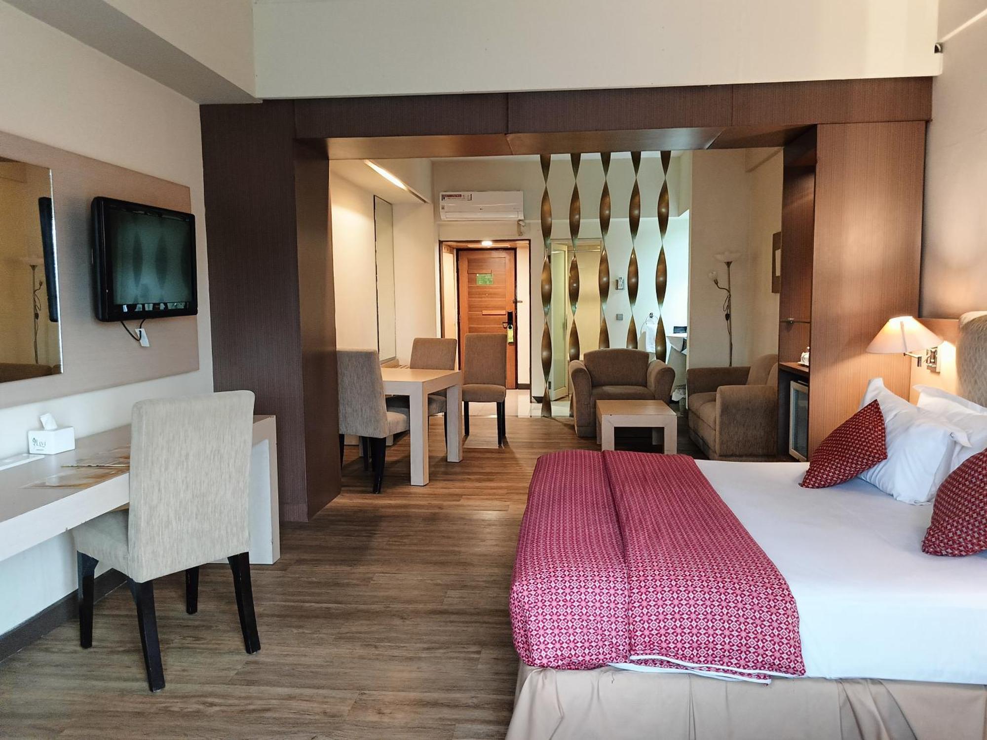 Lux Tychi Hotel Malang Exterior photo
