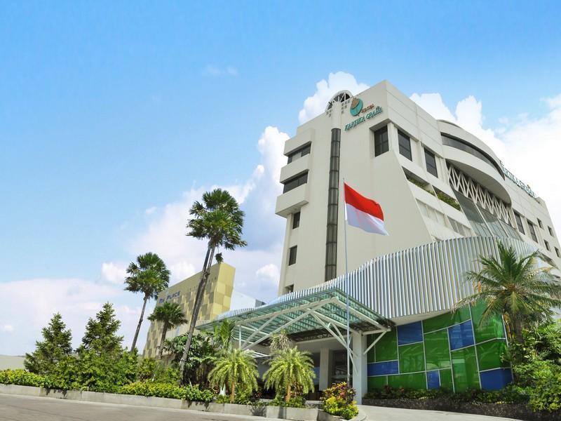 Lux Tychi Hotel Malang Exterior photo